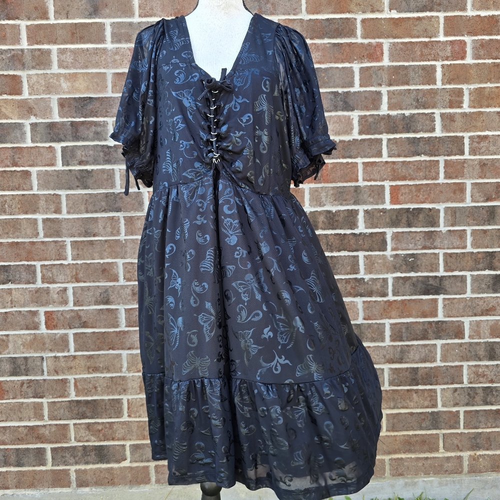 Women's Plus Size Black Lace-Up Midi Dress